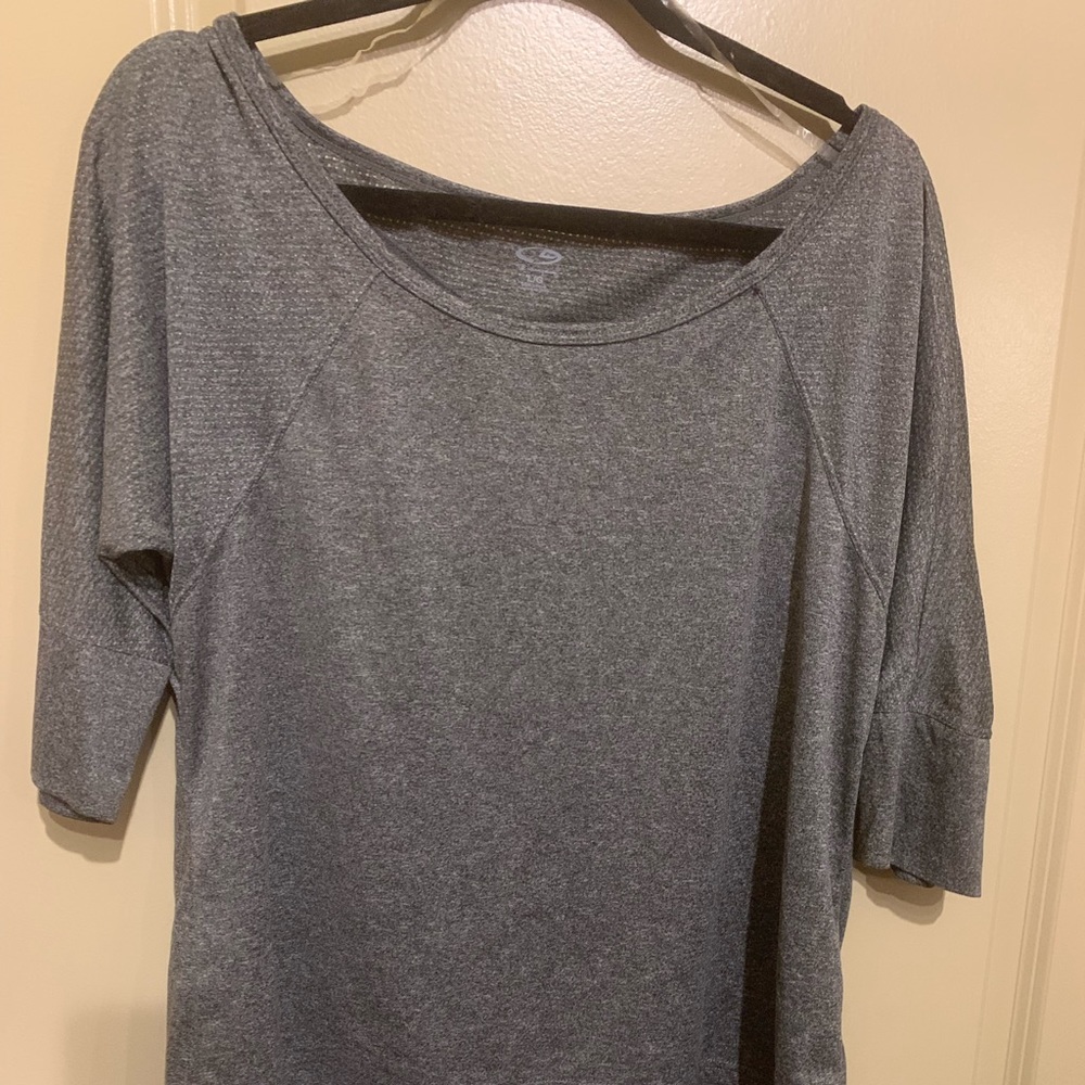 Key hole back champion workout shirt